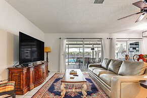 'tropical Landing' Stuart Home w/ Pool + Grill!