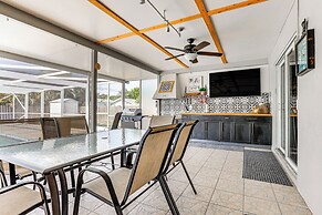 'tropical Landing' Stuart Home w/ Pool + Grill!