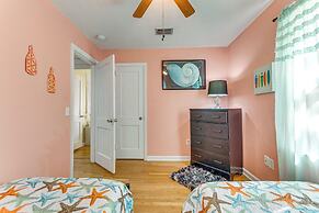 Walk to Beach: Fort Walton Coastal Retreat