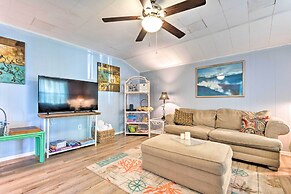 Fort Walton Coastal Retreat w/ Yard: Walk to Beach