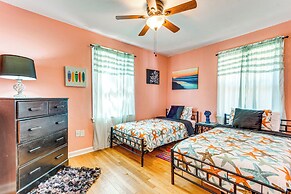 Walk to Beach: Fort Walton Coastal Retreat