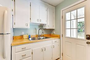 Walk to Beach: Fort Walton Coastal Retreat