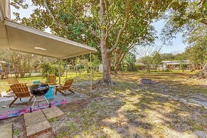 Walk to Beach: Fort Walton Coastal Retreat