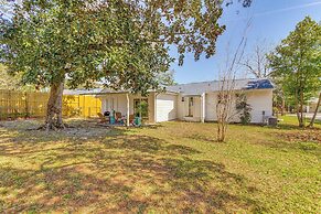 Walk to Beach: Fort Walton Coastal Retreat