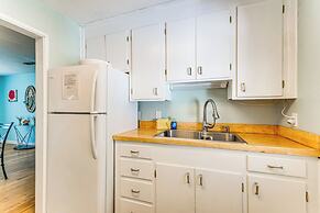 Walk to Beach: Fort Walton Coastal Retreat