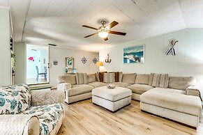 Walk to Beach: Fort Walton Coastal Retreat