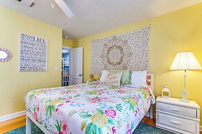 Walk to Beach: Fort Walton Coastal Retreat