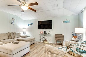 Walk to Beach: Fort Walton Coastal Retreat