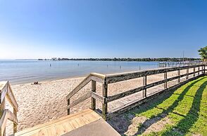 Walk to Beach: Fort Walton Coastal Retreat