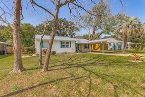 Walk to Beach: Fort Walton Coastal Retreat