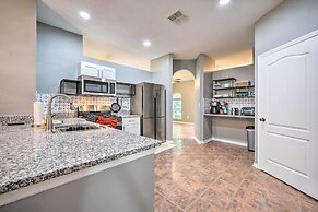 Sunny Clermont Retreat w/ Lanai: 12 Mi to Disney!