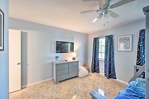 Naples Condo w/ Enclosed Balcony & Lake Views!