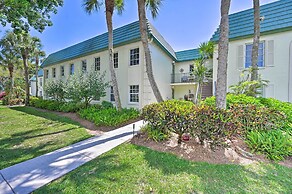 Naples Condo w/ Enclosed Balcony & Lake Views!