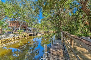 Canalfront Homosassa Escape w/ Private Dock!