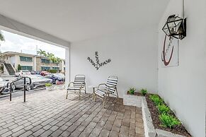 Ft Lauderdale Apt w/ Pool - 1 Mi to Beach Access!