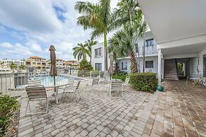 Ft Lauderdale Apt w/ Pool - 1 Mi to Beach Access!