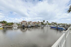 Ft Lauderdale Apt w/ Pool - 1 Mi to Beach Access!