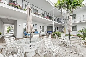 Ft Lauderdale Apt w/ Pool - 1 Mi to Beach Access!