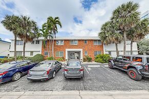 Ft Lauderdale Apt w/ Pool - 1 Mi to Beach Access!