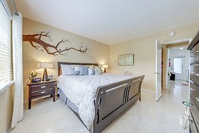 Ft Lauderdale Apt w/ Pool - 1 Mi to Beach Access!