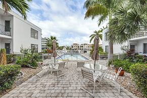 Ft Lauderdale Apt w/ Pool - 1 Mi to Beach Access!