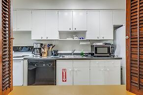 Ft Lauderdale Apt w/ Pool - 1 Mi to Beach Access!