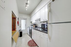 Ft Lauderdale Apt w/ Pool - 1 Mi to Beach Access!