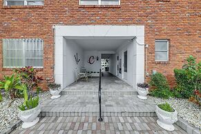 Ft Lauderdale Apt w/ Pool - 1 Mi to Beach Access!