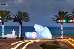 Ft Lauderdale Apt w/ Pool - 1 Mi to Beach Access!