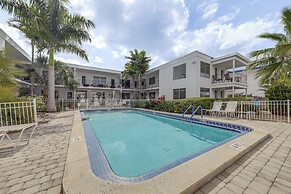 Ft Lauderdale Apt w/ Pool - 1 Mi to Beach Access!