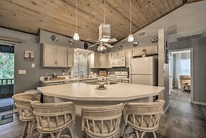 1 Mi to Boat Launch: Crystal River Home w/ Dock