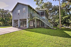1 Mi to Boat Launch: Crystal River Home w/ Dock
