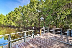 1 Mi to Boat Launch: Crystal River Home w/ Dock