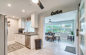 Dock, Kayaks & Bicycles: Crystal River Getaway!