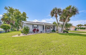 Dock, Kayaks & Bicycles: Crystal River Getaway!