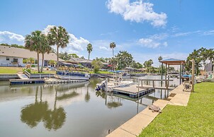 Dock, Kayaks & Bicycles: Crystal River Getaway!