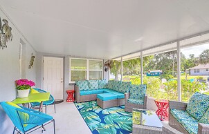 Dock, Kayaks & Bicycles: Crystal River Getaway!