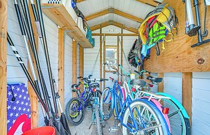 Dock, Kayaks & Bicycles: Crystal River Getaway!