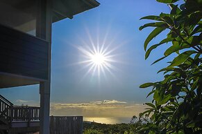 'the Aloha Green House' Retreat w/ Ocean Views!