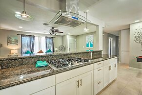 Las Vegas Getaway w/ Patio & Grill: ~3mi to Strip!