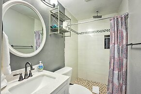 Las Vegas Getaway w/ Patio & Grill: ~3mi to Strip!