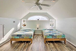 Cozy Waterfront 'island House' on Live Oak Island!