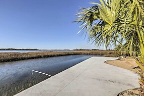 Cozy Waterfront 'island House' on Live Oak Island!