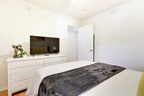 Condo w/ Pool Access & Patio: 8 Mi to Disney!