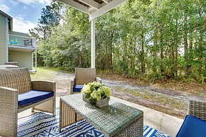 Condo w/ Pool Access & Patio: 8 Mi to Disney!