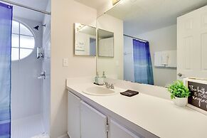 Condo w/ Pool Access & Patio: 8 Mi to Disney!