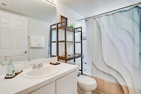 Condo w/ Pool Access & Patio: 8 Mi to Disney!