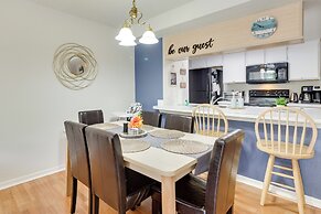 Condo w/ Pool Access & Patio: 8 Mi to Disney!