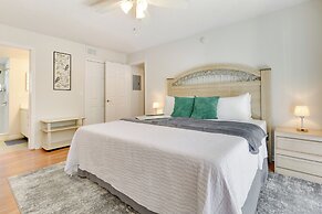 Condo w/ Pool Access & Patio: 8 Mi to Disney!