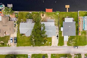 Canalfront Hudson Home W/private Dock & Yard!